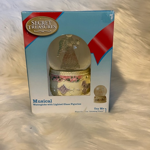 Secret treasures musical waterglobe with light glass figurine works - Picture 1 of 1